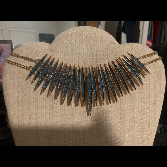 NEW STATEMENT NECKLACE - Picture 3 of 5